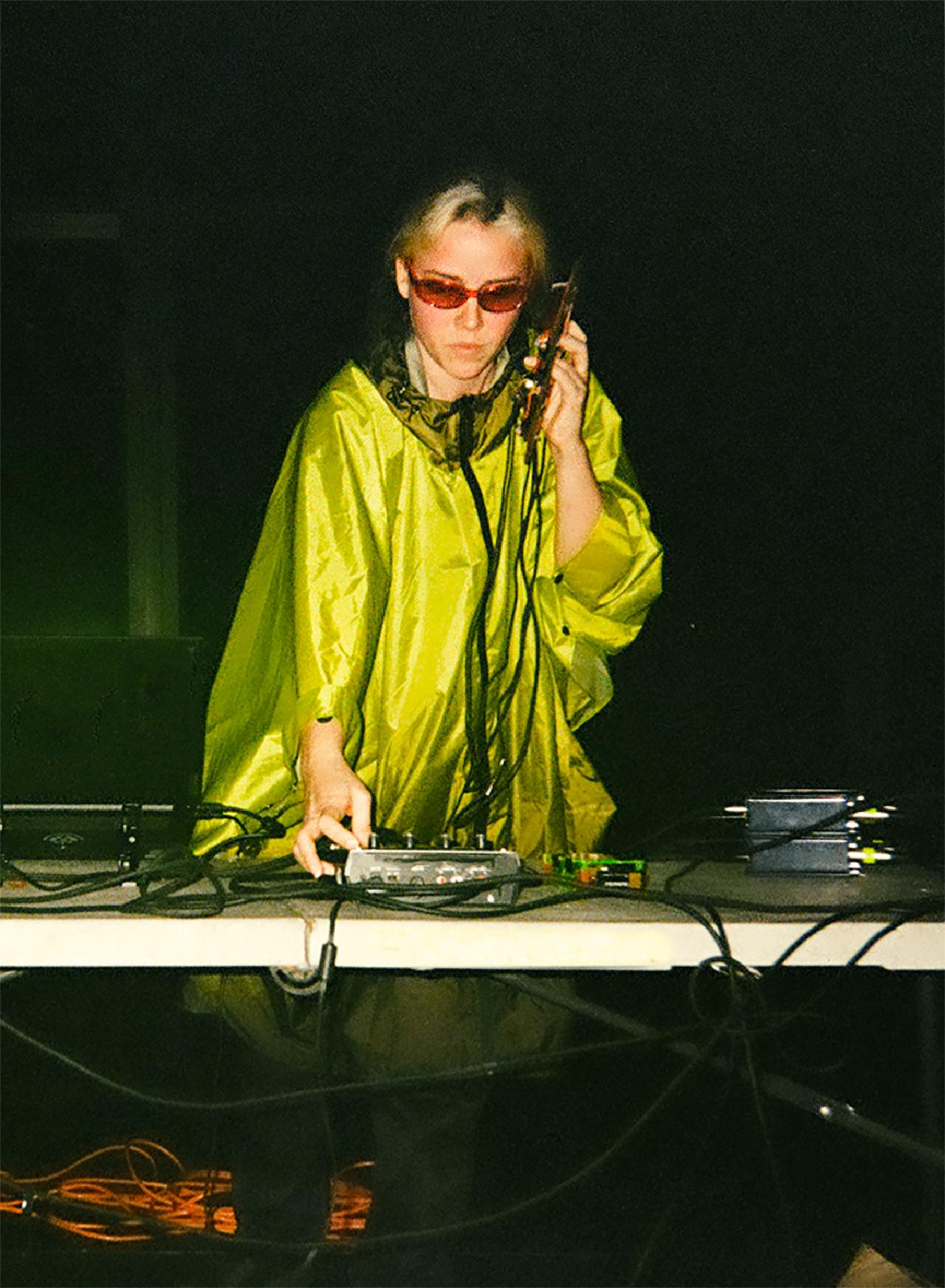 Cover image for Bella Comsom